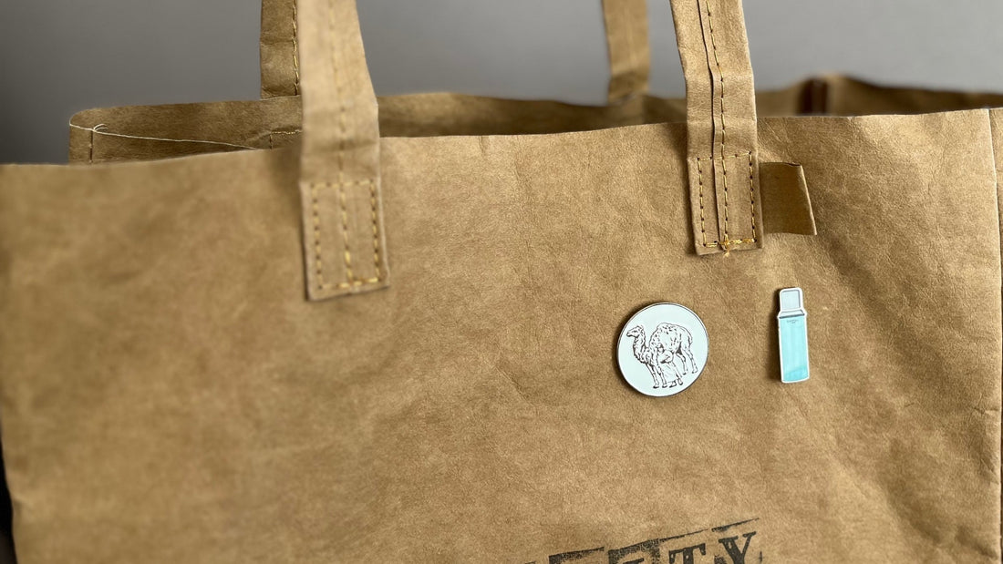 バッグに付けたピンバッジ