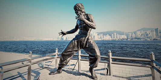 水になれ。——Bruce Lee が遺した言葉と、一杯のお茶。
